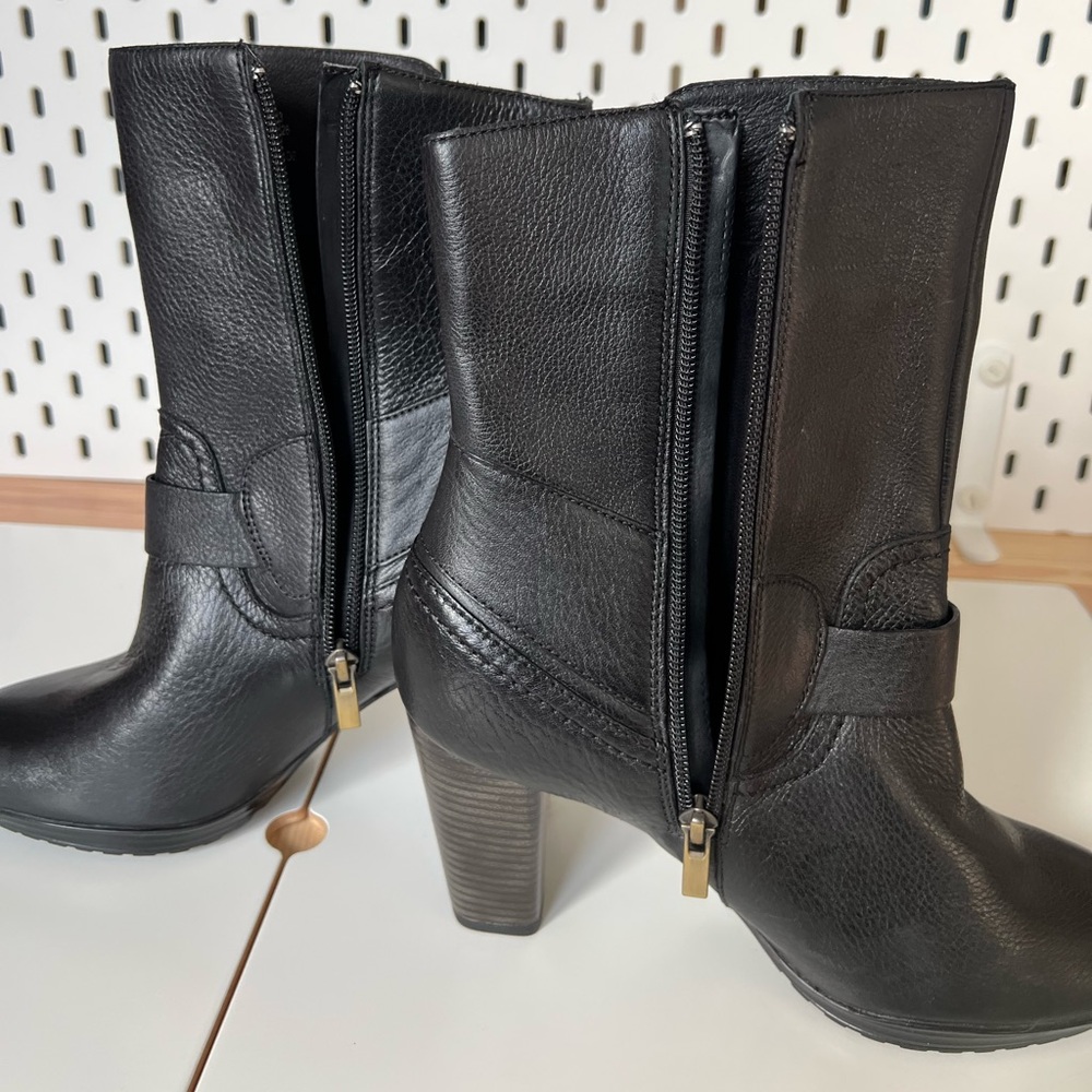NWOT Clarks indigo Black Leather Lida Sayer Heeled Boots with Gold Buckle 8 - Picture 11 of 14